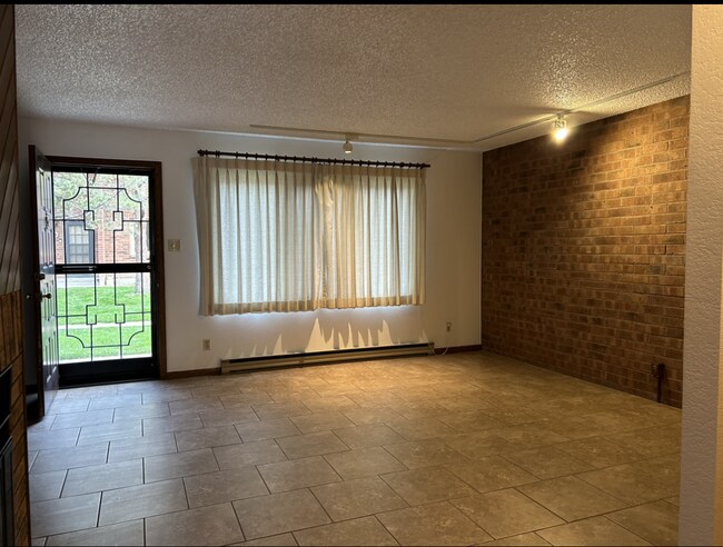 Primary Photo - 2105 Chatalet Ln