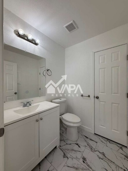 Building Photo - 9226 Nagel St