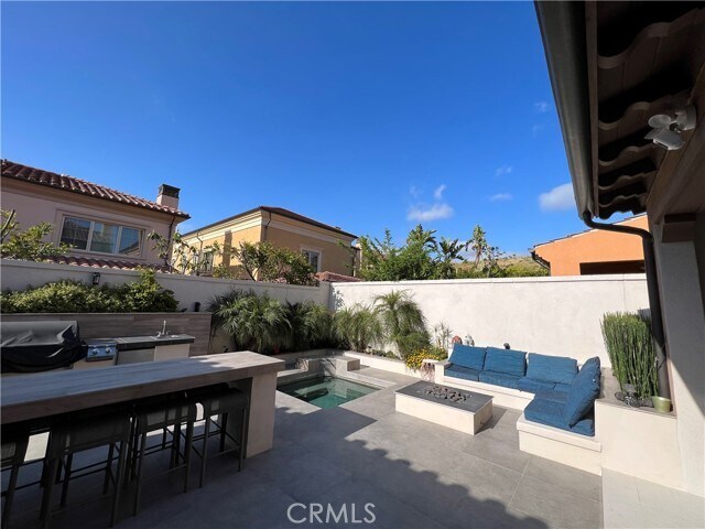 Building Photo - 61 Domani