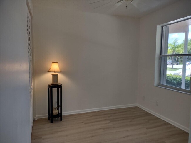 Building Photo - 18081 SE Country Club Dr