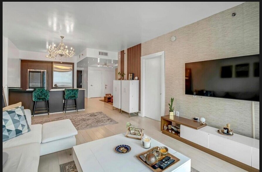 Building Photo - 500 Brickell Ave