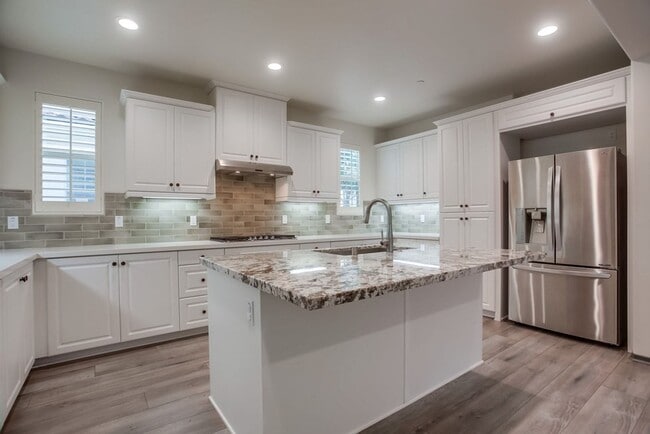Building Photo - 5 Bedroom Home in Rancho Tesoro!