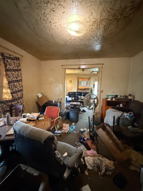 Building Photo - 1096 W Green St