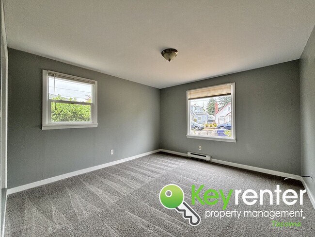 Building Photo - 4 Bedroom 2 Bathroom Tacoma Rental with Ga...