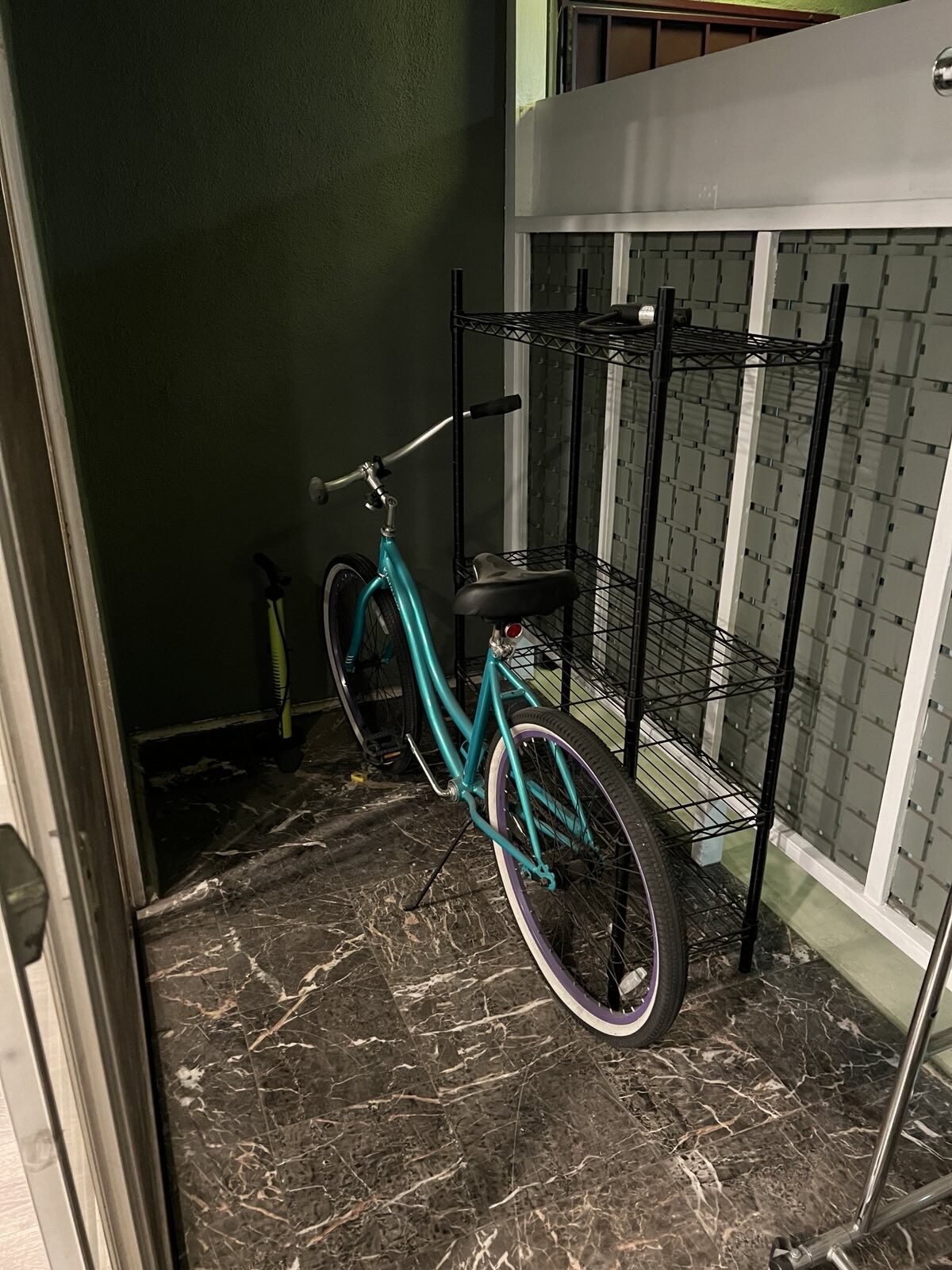 Building Photo - 6160 Whitsett Ave