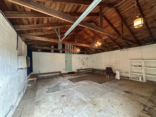 Building Photo - 4 Bedroom  Now Available!