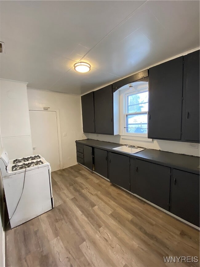 Building Photo - 235 High St