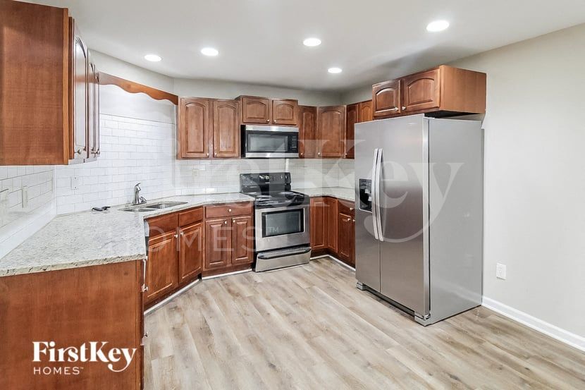 Building Photo - 2483 Kings Park Cir