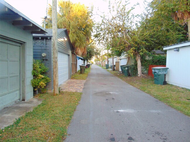 Building Photo - 3420 Avenue R