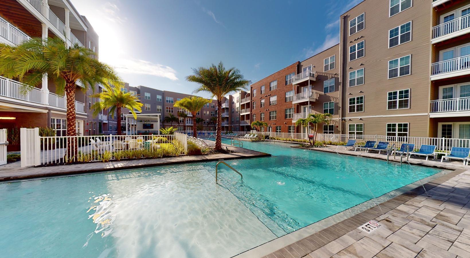 Building Photo - 5885 Lakehurst Dr