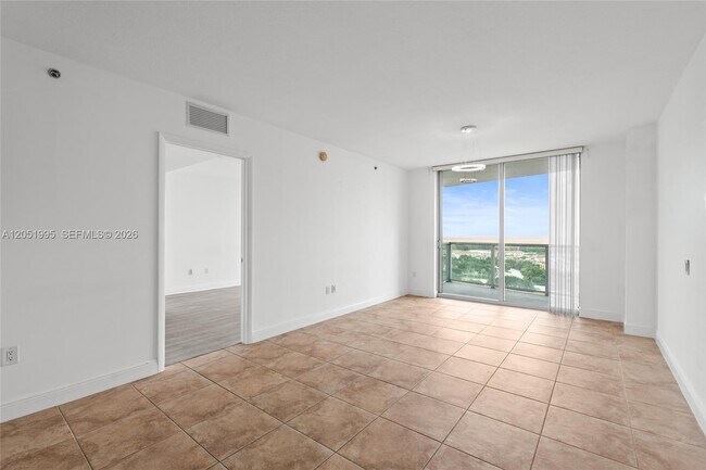 Building Photo - 2681 N Flamingo Rd