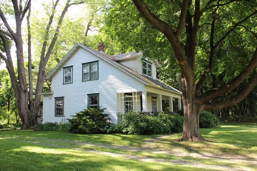 Primary Photo - 703 Church Ave