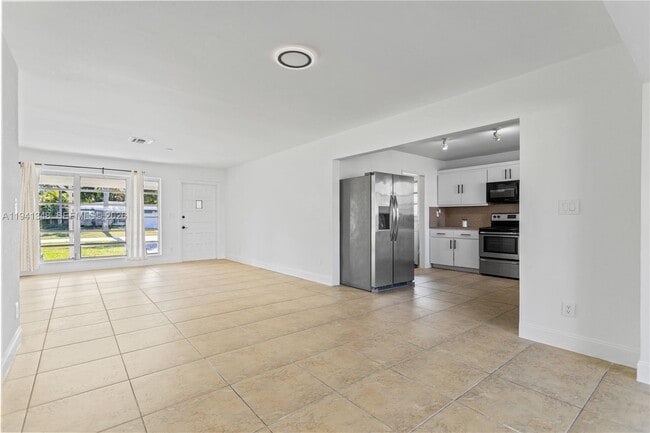 Building Photo - 3253 Pierce St