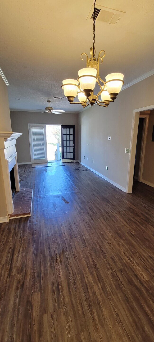 Building Photo - 22 River Run Dr