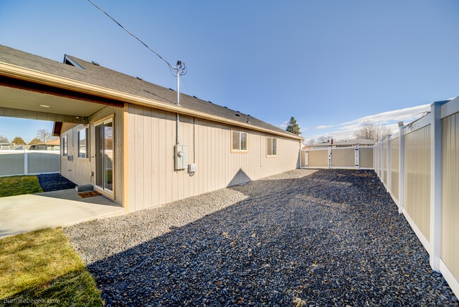 Building Photo - 1923 N Nelson St