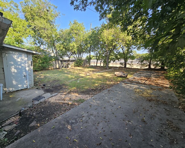 Building Photo - 5108 Locke Ave