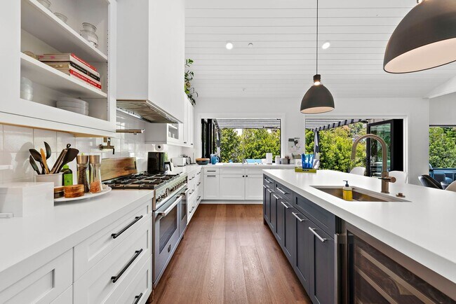 Building Photo - Modern Farmhouse Perfection