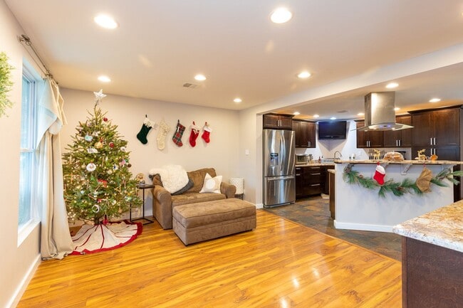 Building Photo - Spacious 4 Bedroom 3 Bath Home