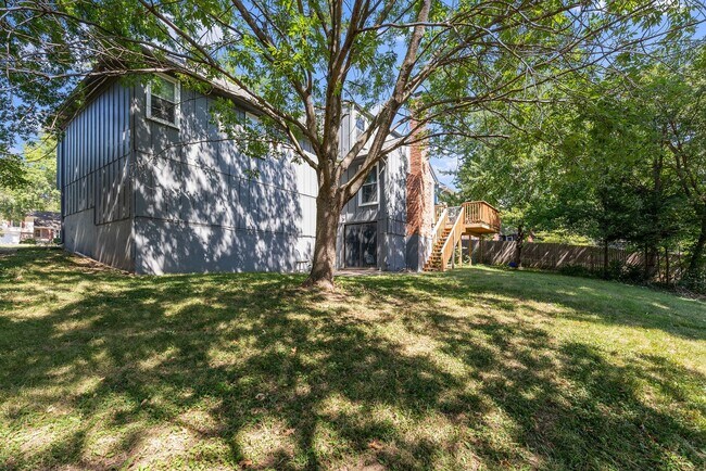 Building Photo - Spacious Overland Park 4 Bedroom Home - Av...