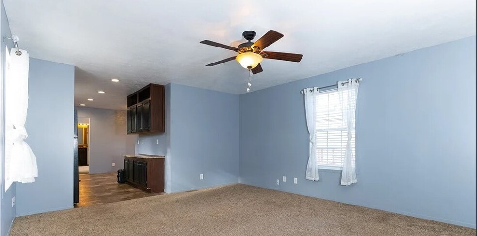 Building Photo - 6 Northglen Dr