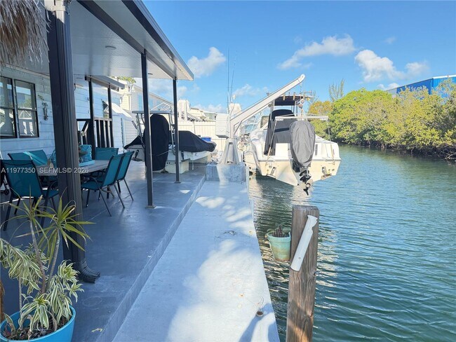 Building Photo - 212 Orchid St