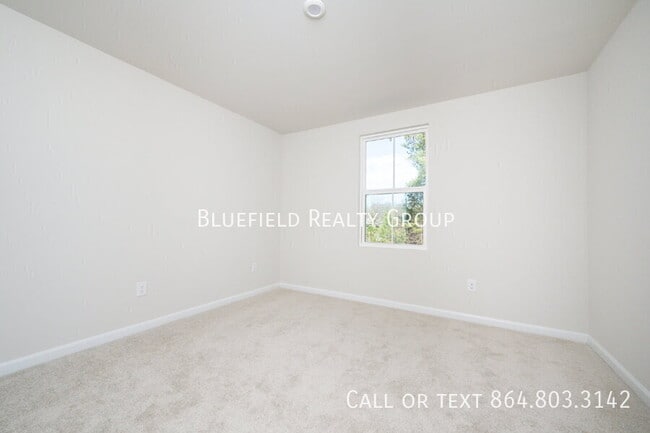 Building Photo - 886 Cranbrook Dr