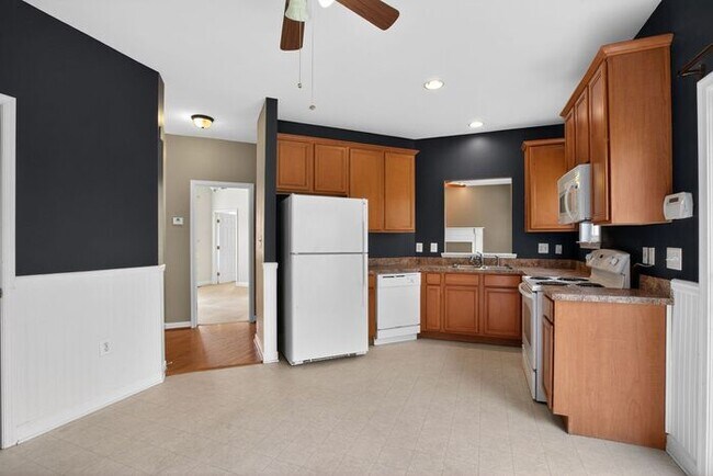 Building Photo - 47106 Green Leaf Ct