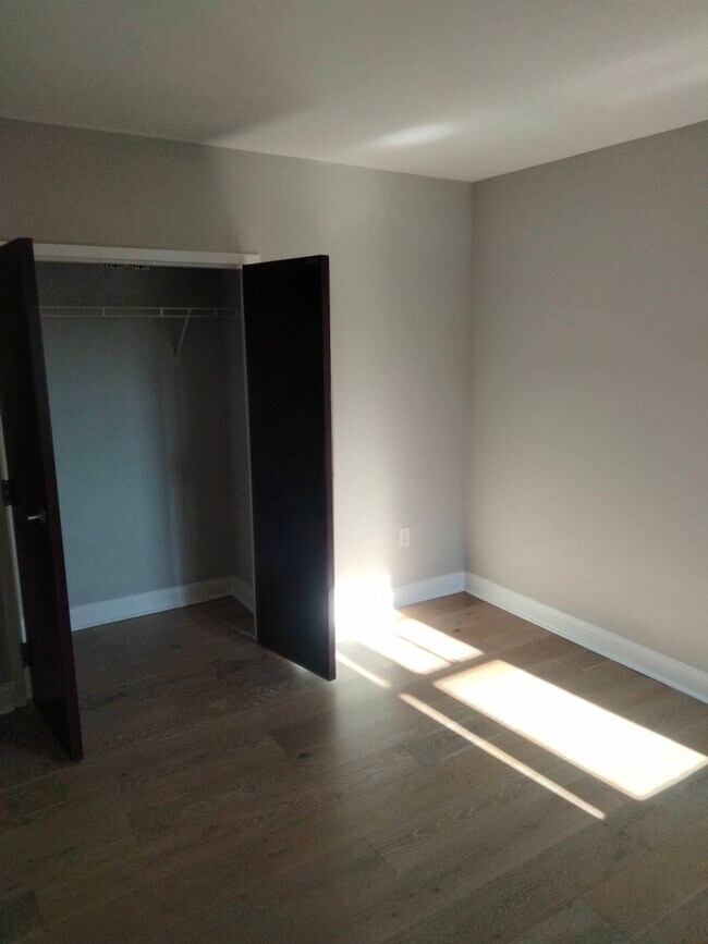 Building Photo - 52 Imlay St