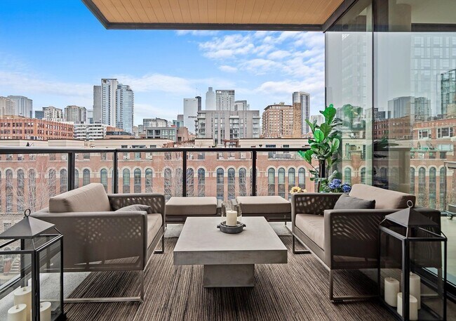 Building Photo - 366 W Superior St