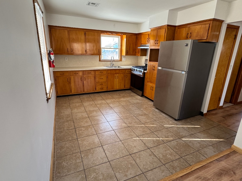 Building Photo - 55 Alpine St