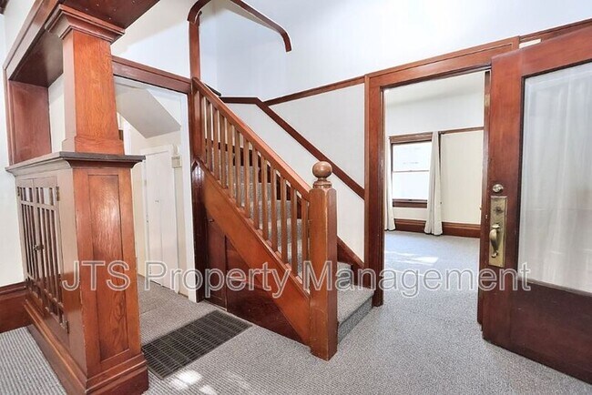 Building Photo - 1015 27th St