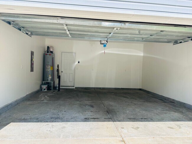 Building Photo - 912 Joselynn Drive