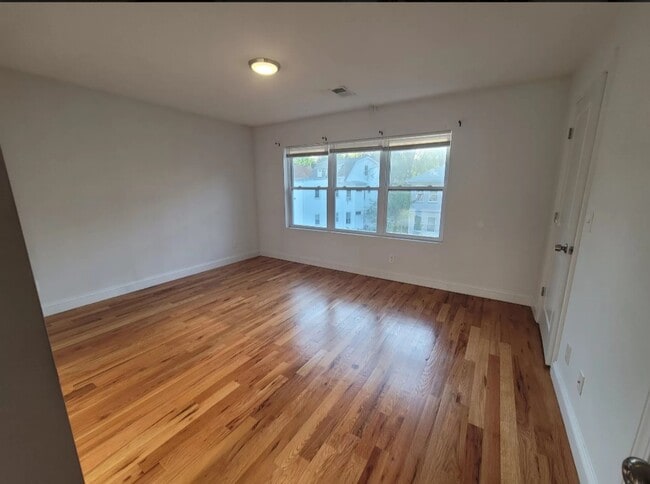 Building Photo - 129 Brookdale Ave