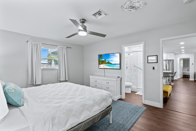 Building Photo - 1800 NE 28th Ave