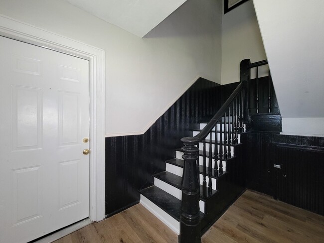 Building Photo - 711 Ave A Ave