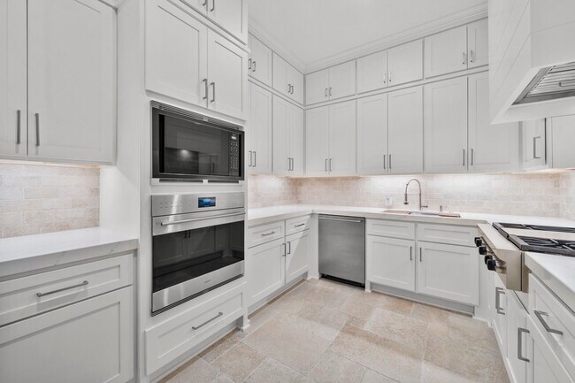 Building Photo - 2102 Countryshire Ln