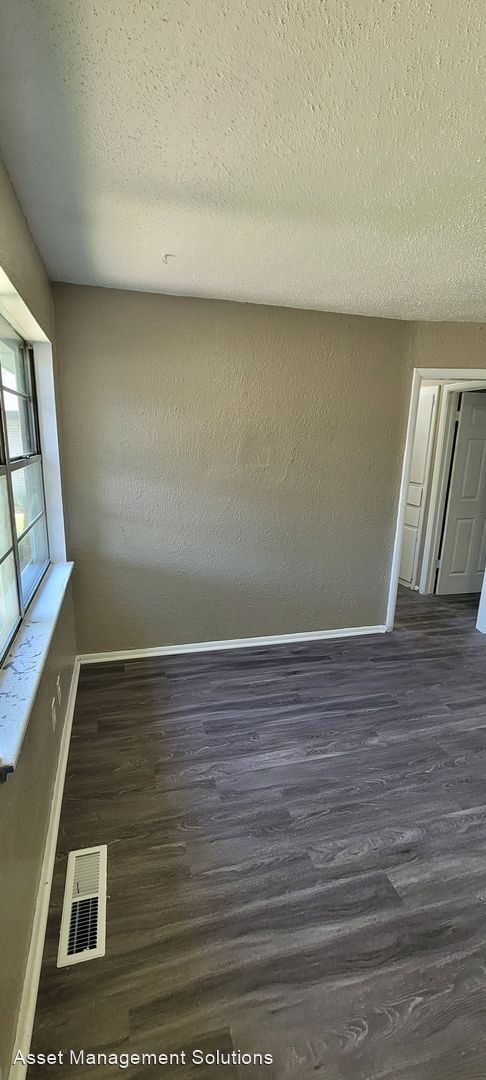 Building Photo - 4 br, 1 bath House - 6714 NW 31st St.