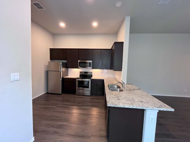 Building Photo - Available NOW, No Carpet, Ceiling Fans, La...