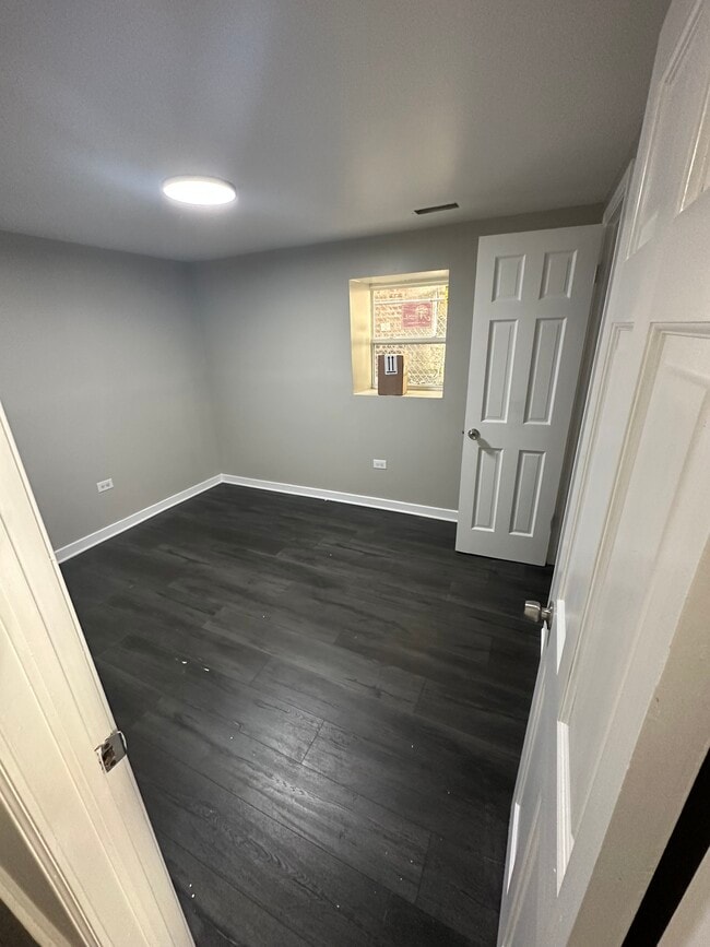 Primary Photo - 5724 S May St