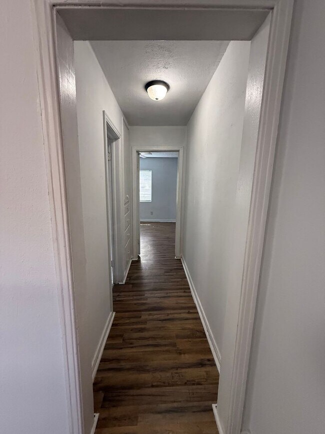 Building Photo - Beautiful home!