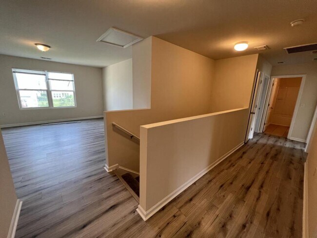 Building Photo - 2750 Eton St