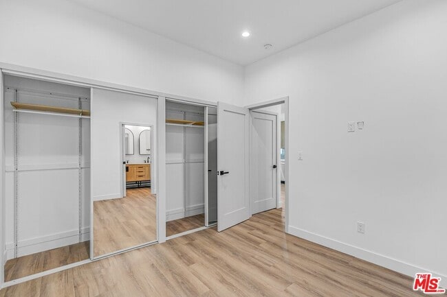 Building Photo - 1454 Yosemite Dr