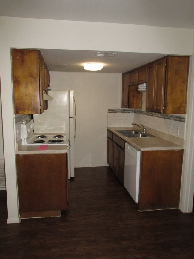 Building Photo - 5735 Crestmore Dr