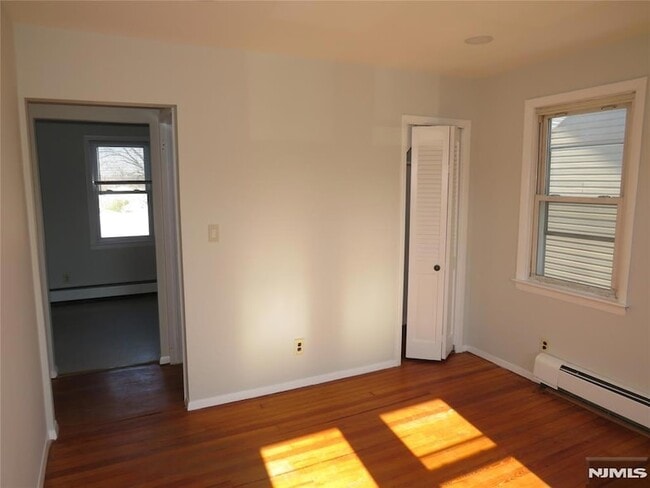 Building Photo - 11 Louis St