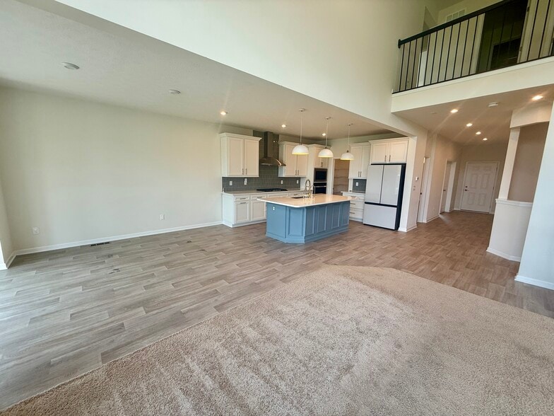 Kitchen - 2062 Broccoli Dr
