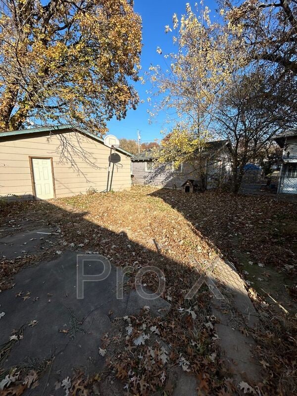 Building Photo - 419 E Jackson St