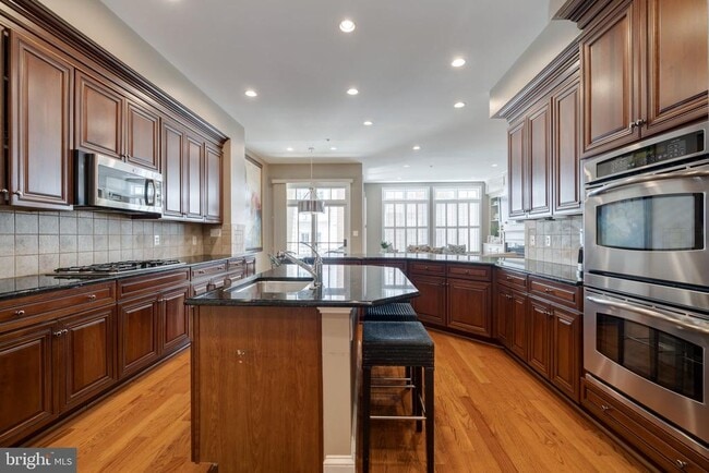 Building Photo - 712 Bracey Ln