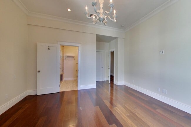 Building Photo - 2045 Hyde St