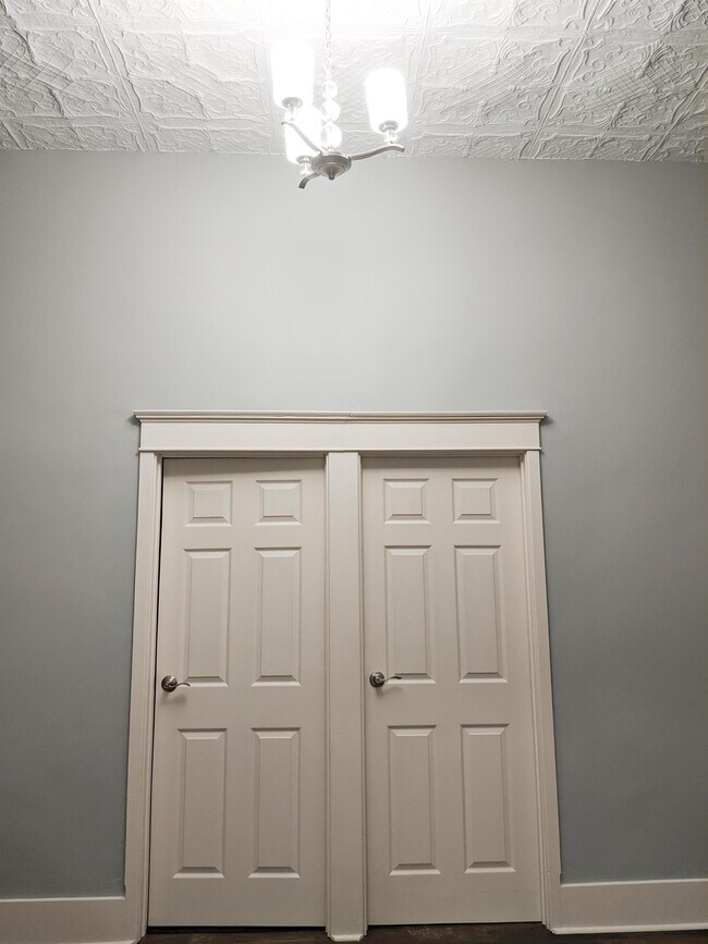 Building Photo - 7 N Front St