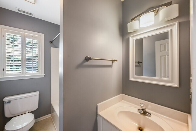 Building Photo - 1011 Willow Ridge Dr